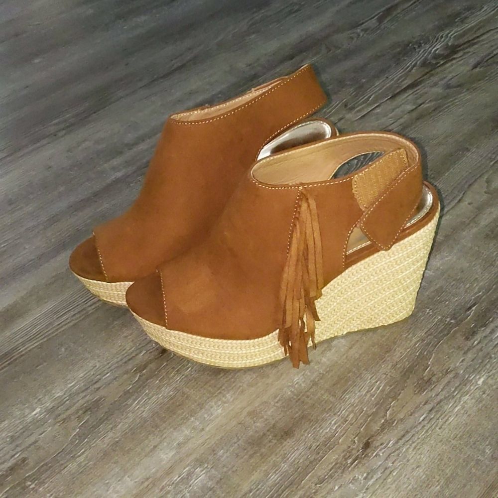 REPORT Neko tassel side tan wedges open toe